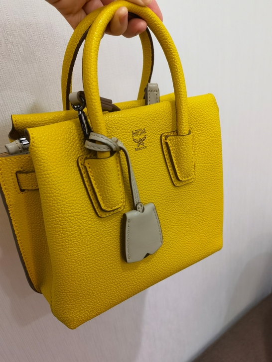 米拉小号,底长20cm,黄色拼灰色,今年流...