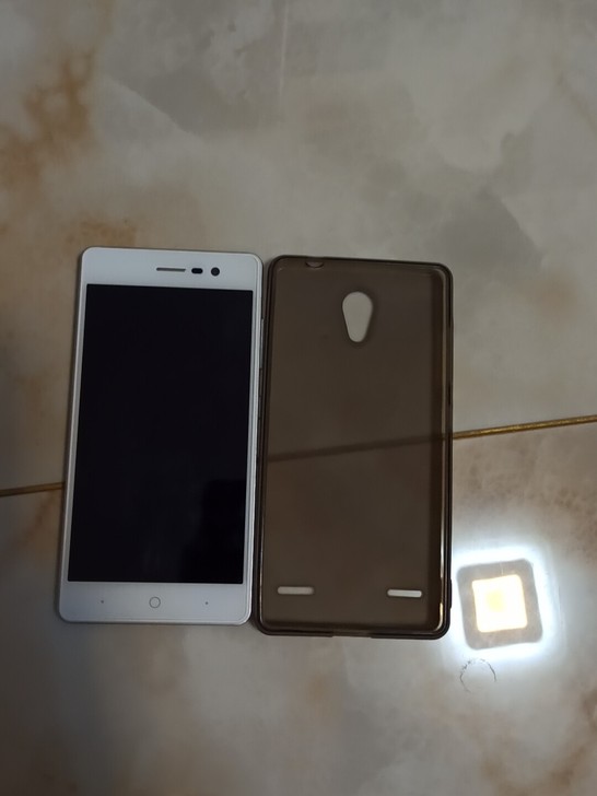 中兴手机BA603几乎全新。带手机套。