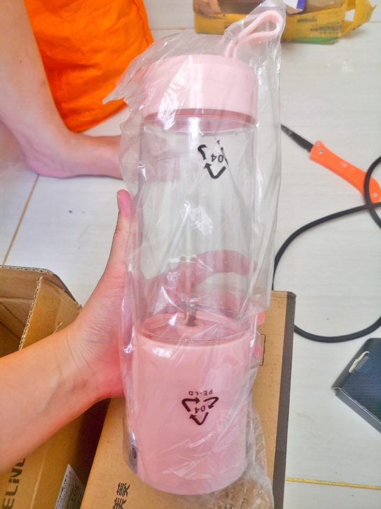 美菱便携榨汁机全新，没拆封，13.99元不...