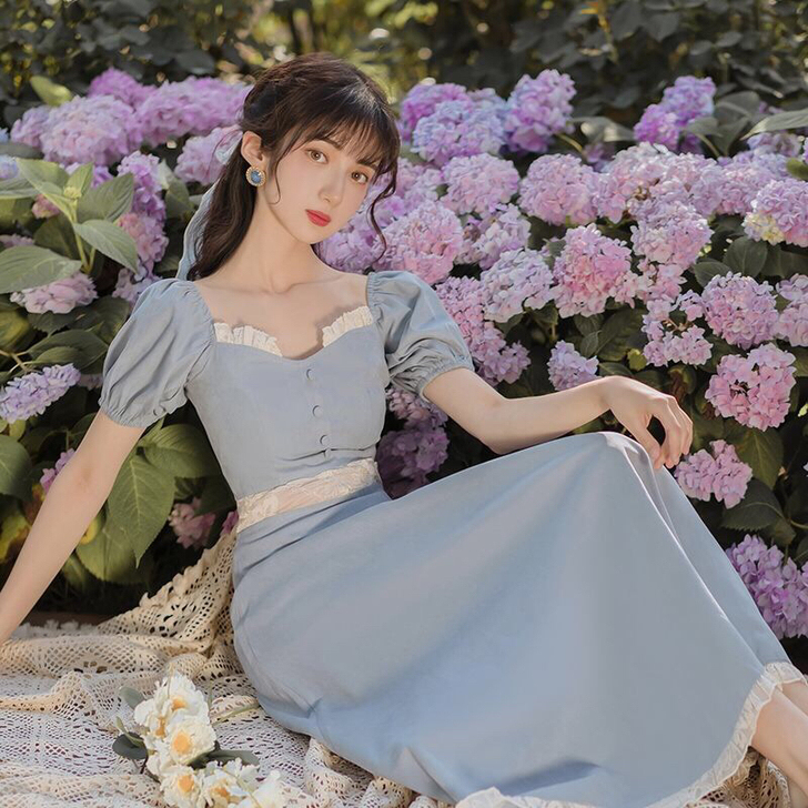 复古方领泡泡袖法式连衣裙女夏镂空收腰显瘦气...