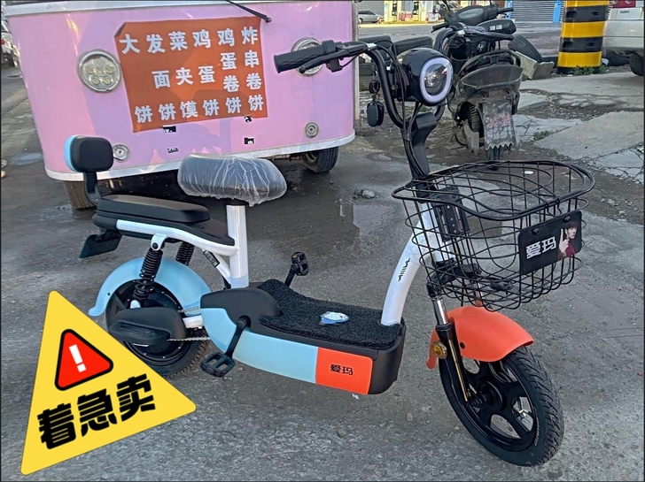 出一台全新爱玛电动车