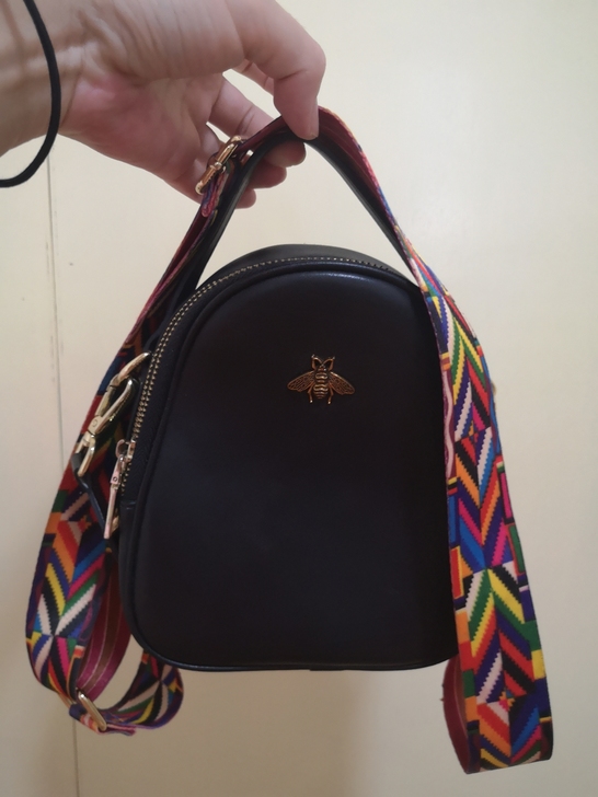 女新款真皮百搭斜挎单肩包 大小：中 里料材...