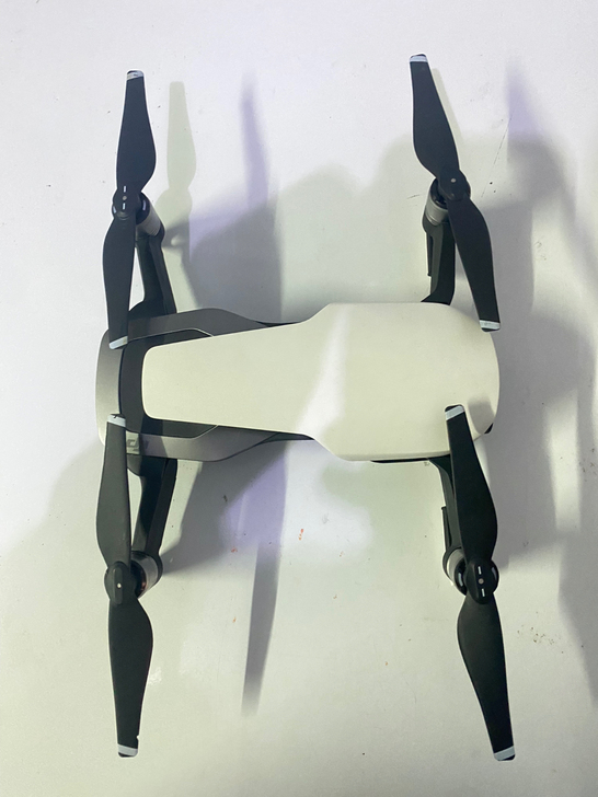 成色超级好的大疆无人机御Air  外观无磕...