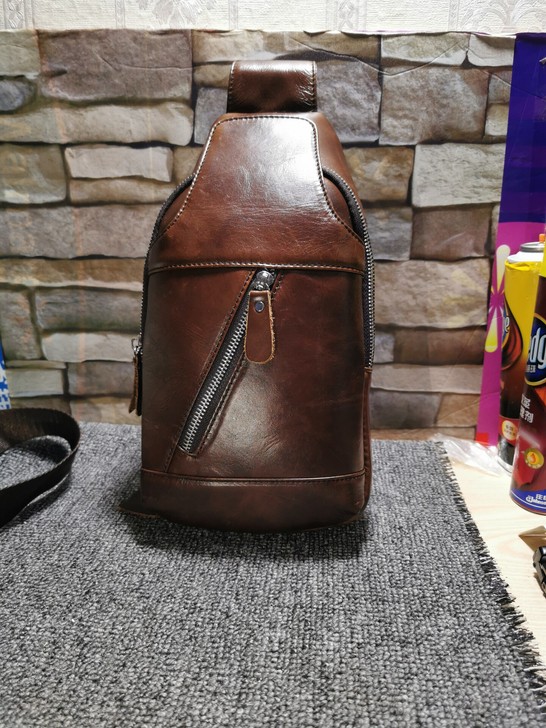 进口头层牛皮胸包男高30cm 宽：16cm...