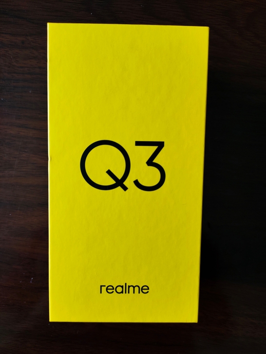 realme真我Q3 8+128G手机包装...