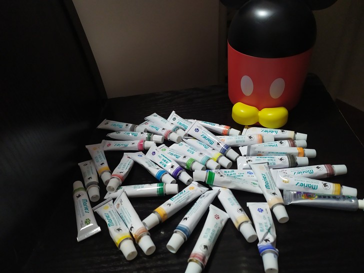 马利牌水粉颜料送米奇收纳盒 几乎全新的...