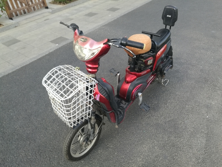绿源电动车，64付绿源，可拿出来充电，满电...