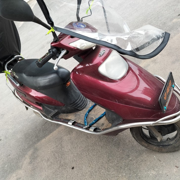 雅迪电动车,电瓶换了才一个月