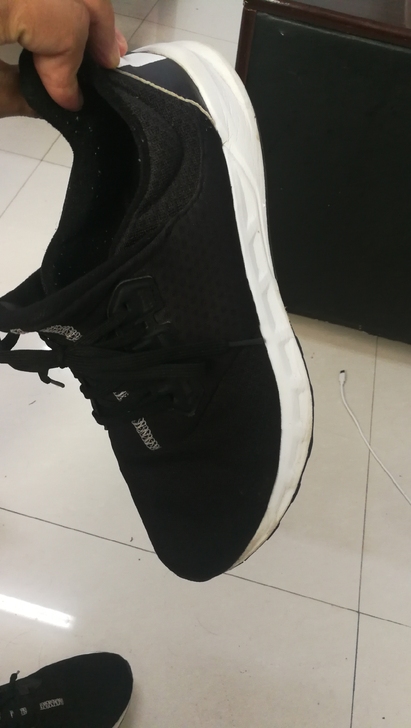 阿迪跑步鞋,44.5,专柜正品。成色自观,...