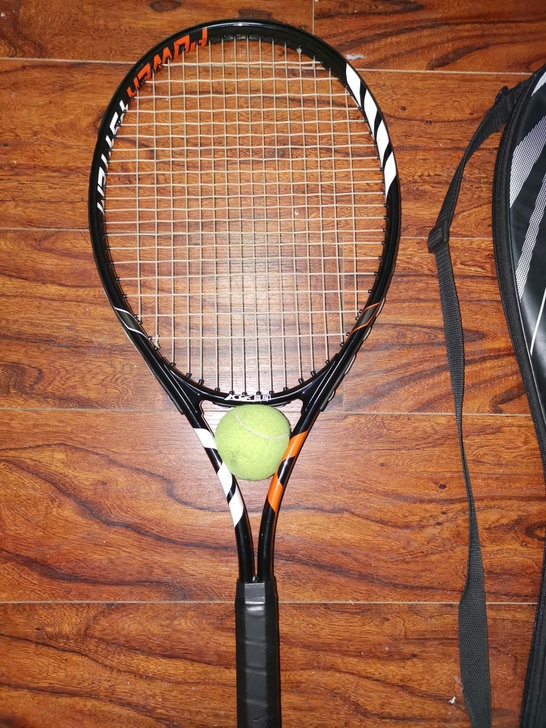 百动网球拍，几乎全新，没怎么用过，拍网球拍...