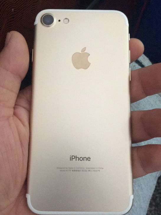 苹果7功能一切正常。国行32G指纹灵敏。电...