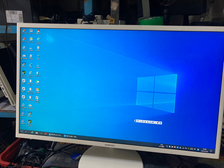 特价出一台三星32寸 有点瑕疵