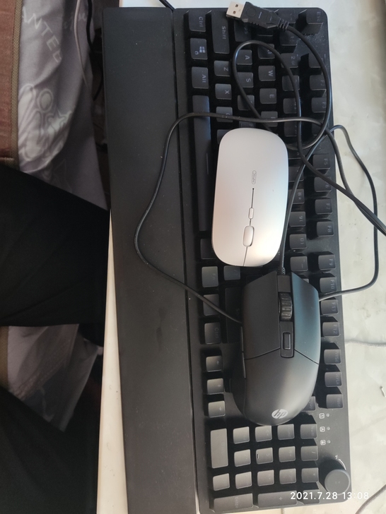 惠普机械两件套加一个无线鼠标,还送鼠标垫电...