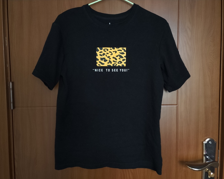 T恤，s/m，8新，半卖半送，20一件不包邮