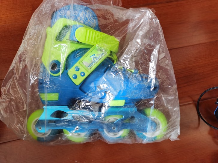 孩子穿了小了,质量非常好,滑了不到10次,...
