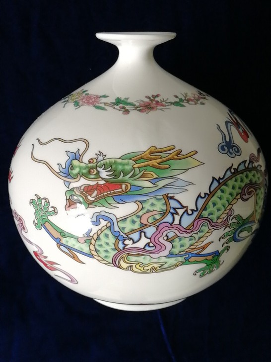 梅健鹰大师设计的青龙石榴尊，品相完美，没有...