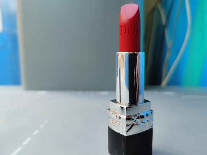 迪奥口红京东自营店买的,哑光999