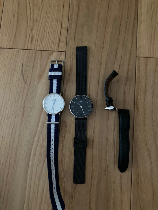 dw手表两块,买了4年多了,已经全部没电了...