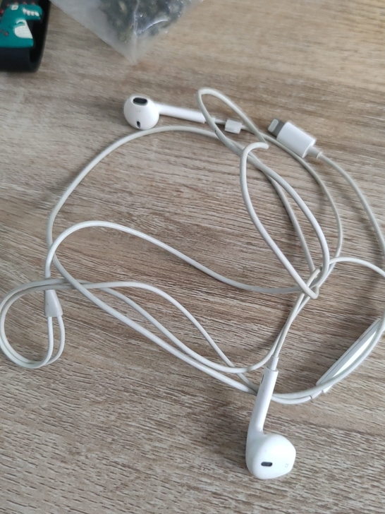 苹果8原装耳机，因为换成小米手机，所以一直...