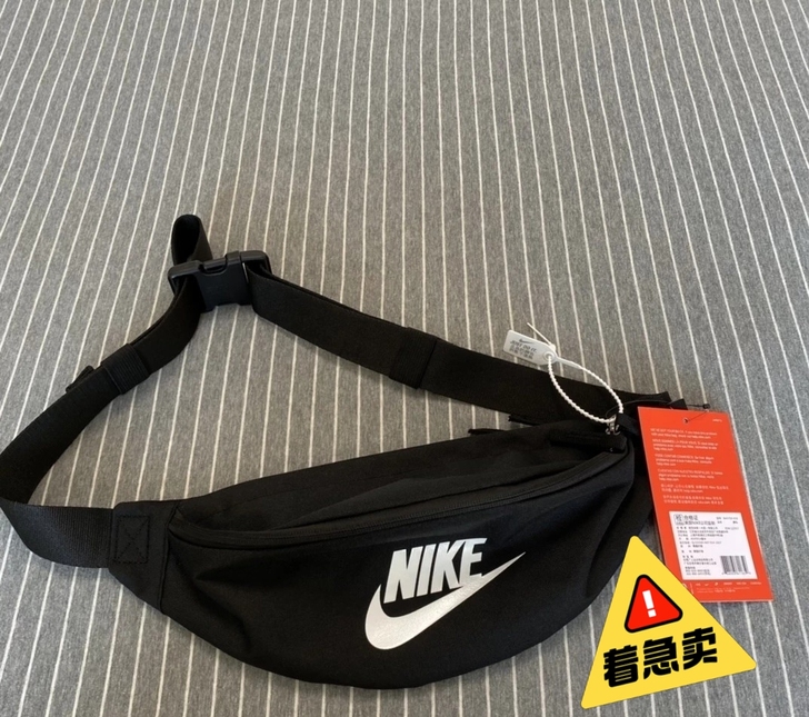 出售全新Nike王一博同款斜挎包，背着很方...