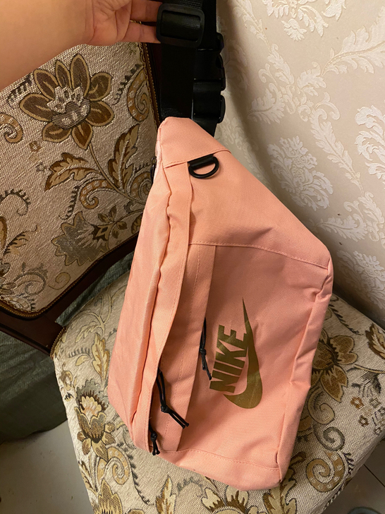 全新，NIKE，耐克腰包斜挎包女款女士胸包...