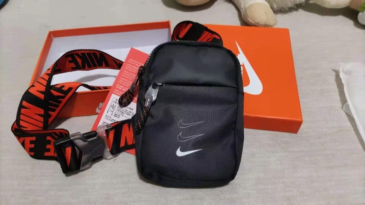 NIKE耐克男包女包运动必备 新款 春夏运...