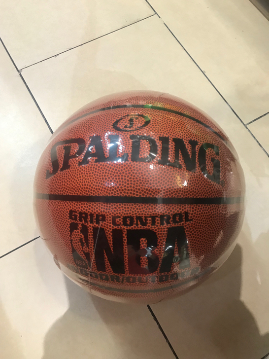 送配件，包邮篮球处理，商场处理球，都是全新...