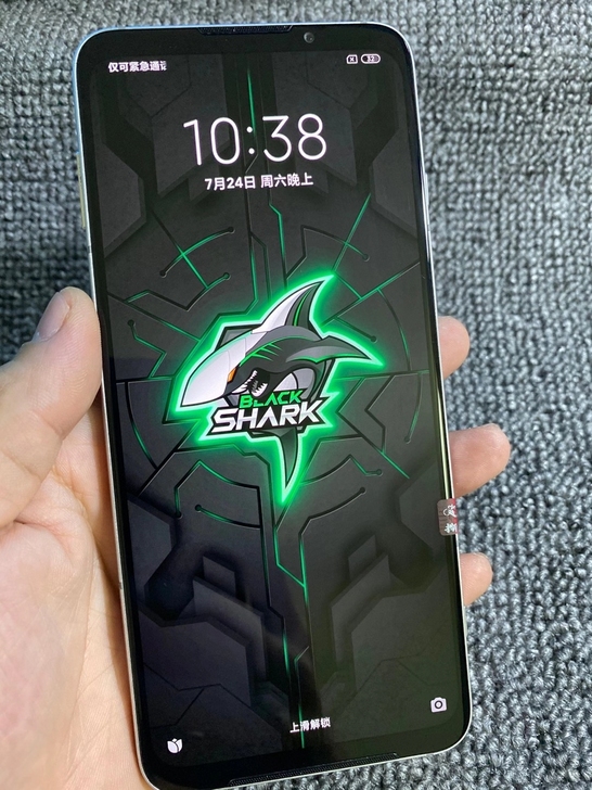 黑鲨3黑色8+128版本，游戏手机，骁龙8...