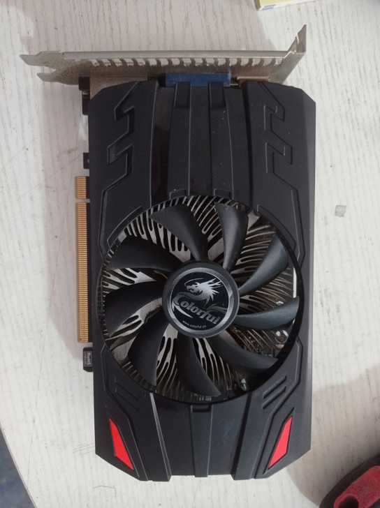 七彩虹GT720 灵动鲨2GD5，功能正常...