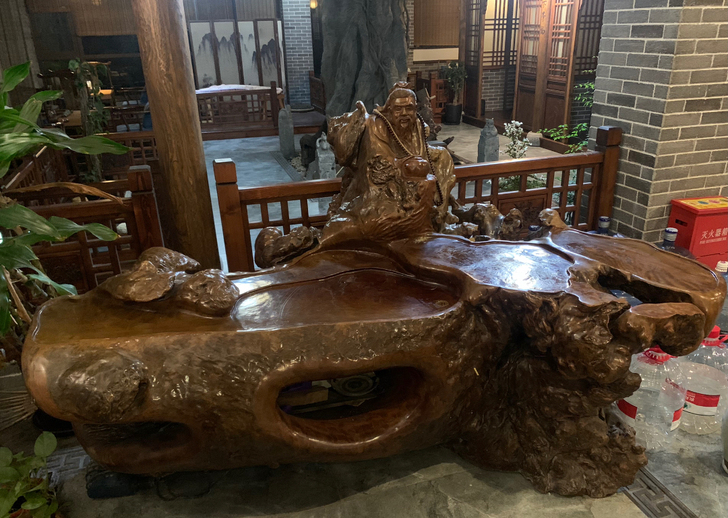 闲置茶台以前从缅甸运回,整块树根做成,买时...