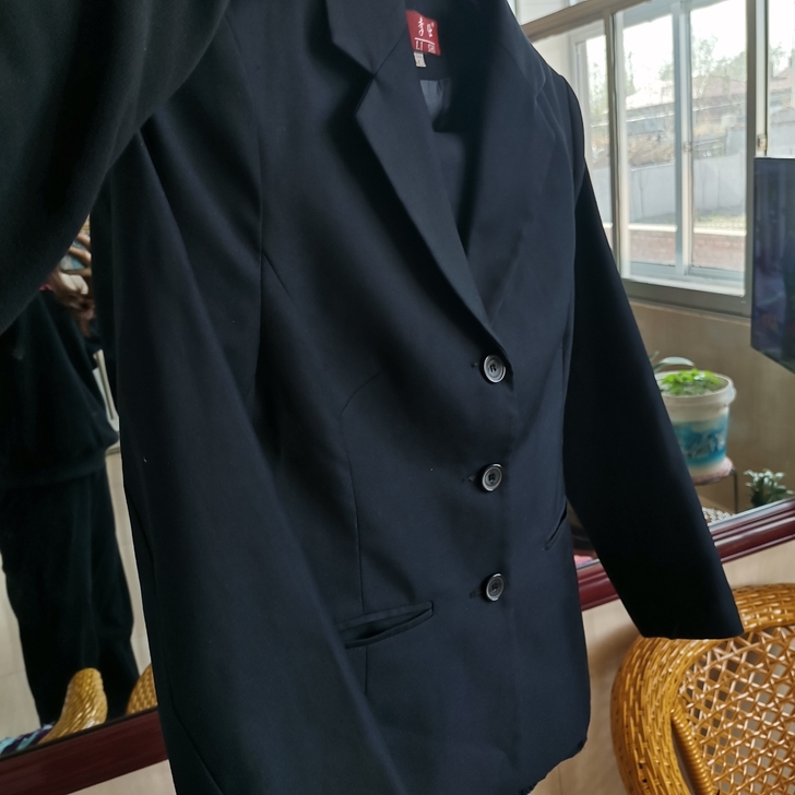 藏蓝色正装一套  不是牌子货 裤脚未裁剪