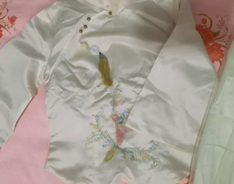 汉服L码，一整套，很精致，穿上很仙，给钱就...