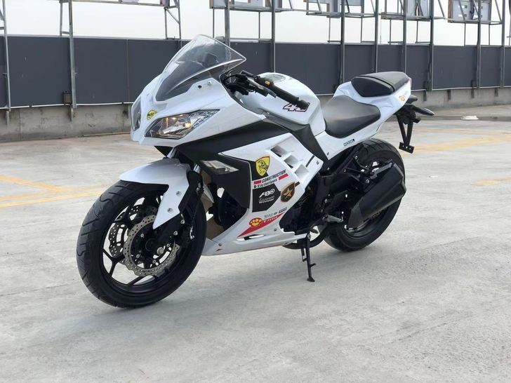 特价出售一台法拉利版川崎小忍者，单缸250...