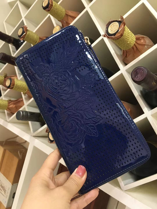 全新啄木鸟女士手包特价出蓝色钱包