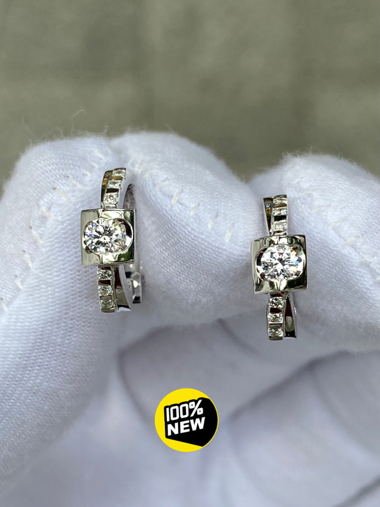 卡帝南钻石18K白金钻石耳环，两粒主钻共计...