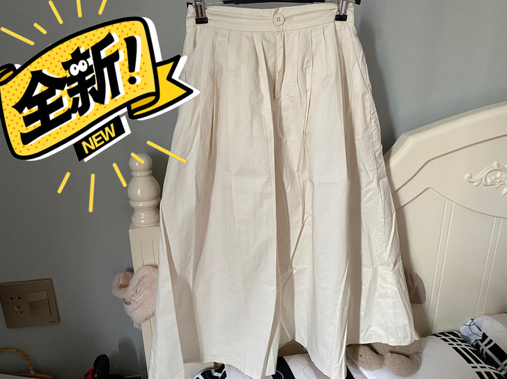 韩国白米色半身伞裙。平时穿sm的小姐姐都可...