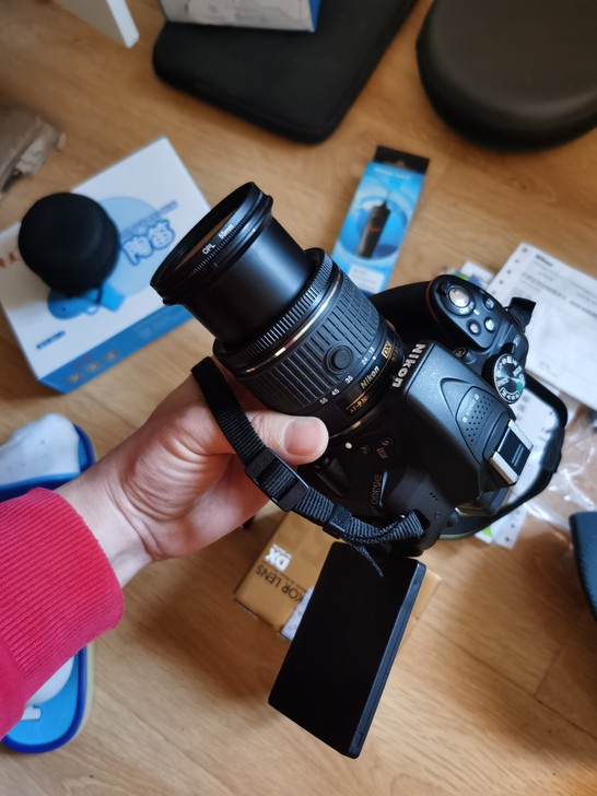 尼康d5300用了两三次一直闲置，赠品多，...
