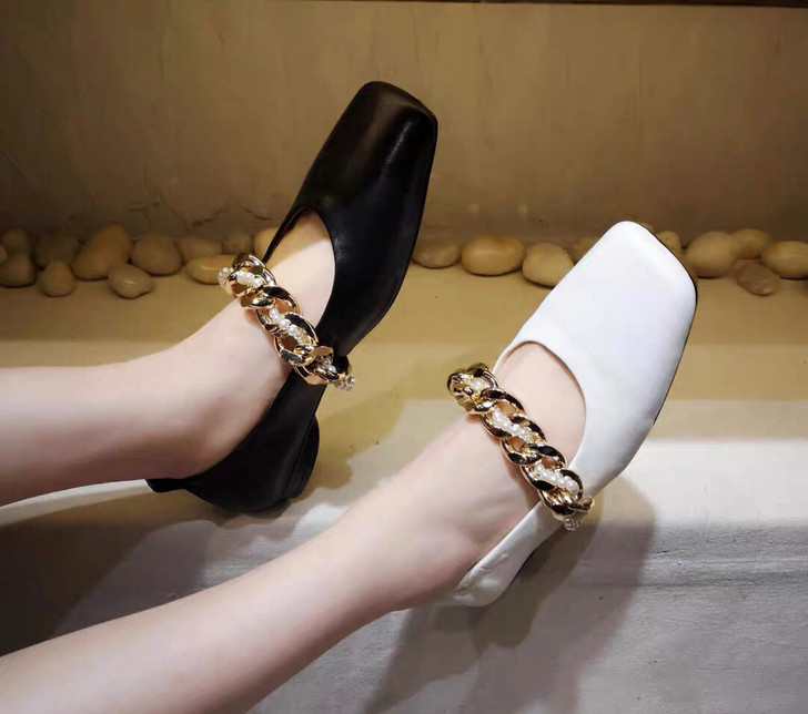 21年新春款羊皮浅口套脚方头金属链软底奶奶...