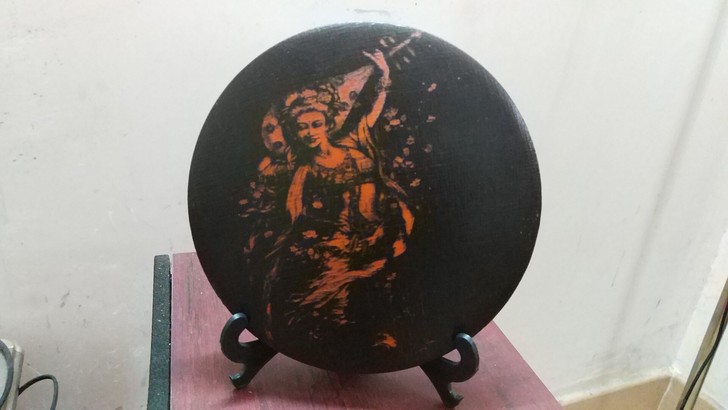 敦煌木板雕刻画-反弹琵琶 (旅游工艺品)