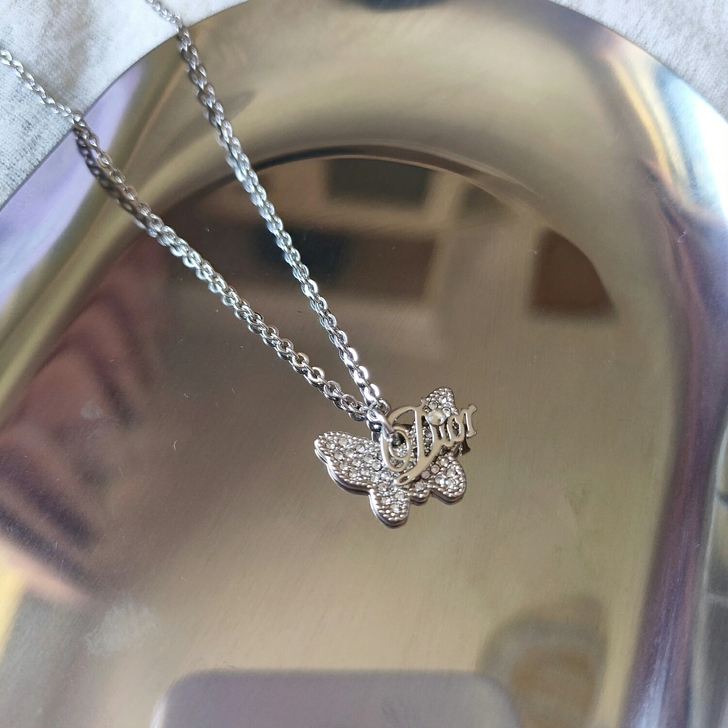 dior 迪奥银色满钻蝴蝶项链锁骨链 成色...