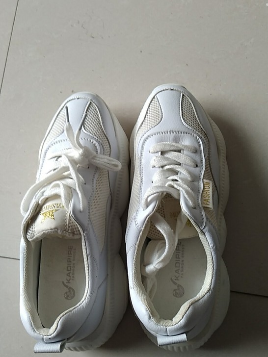 37码的小熊底小白鞋,给闺女买小了,穿不了...