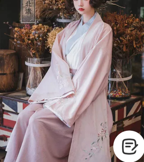 上衣和披风S码，下裤M码 本人165，50...