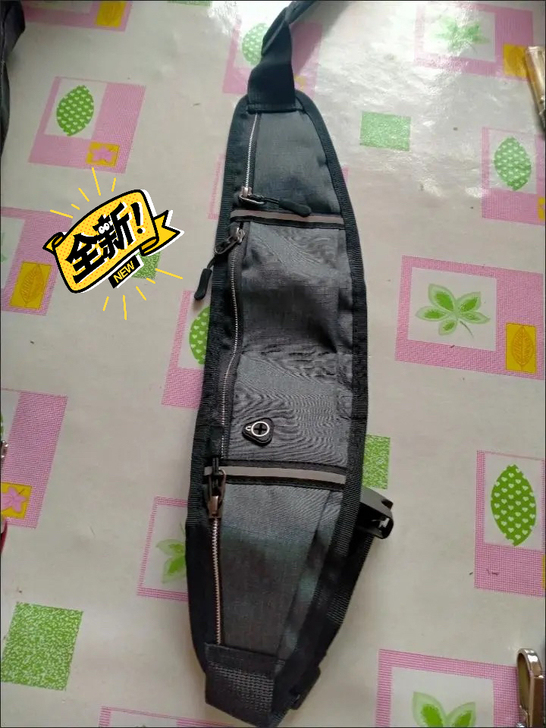 很透气超薄的一个腰包，夏天用系在腰间把手机...