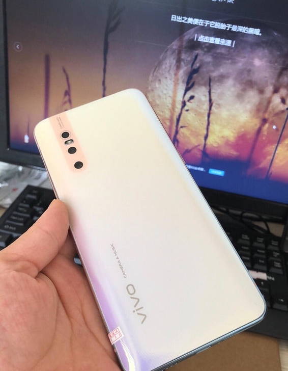 vivox27 8+128包邮 全面屏 x...