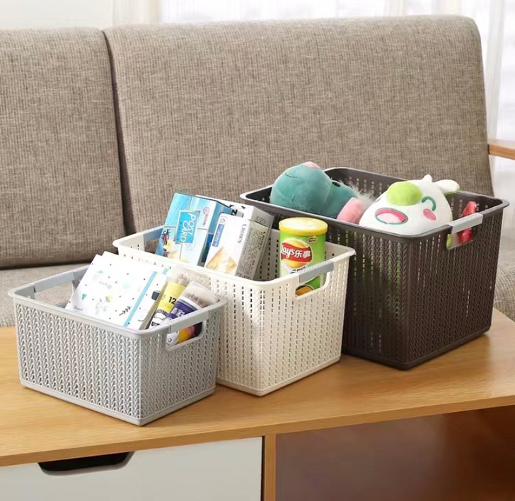 (全新清仓)桌面收纳篮塑料编织零食化妆品果...