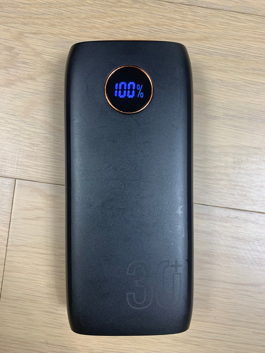 30000毫安大容量快速充电宝，表面有轻微...