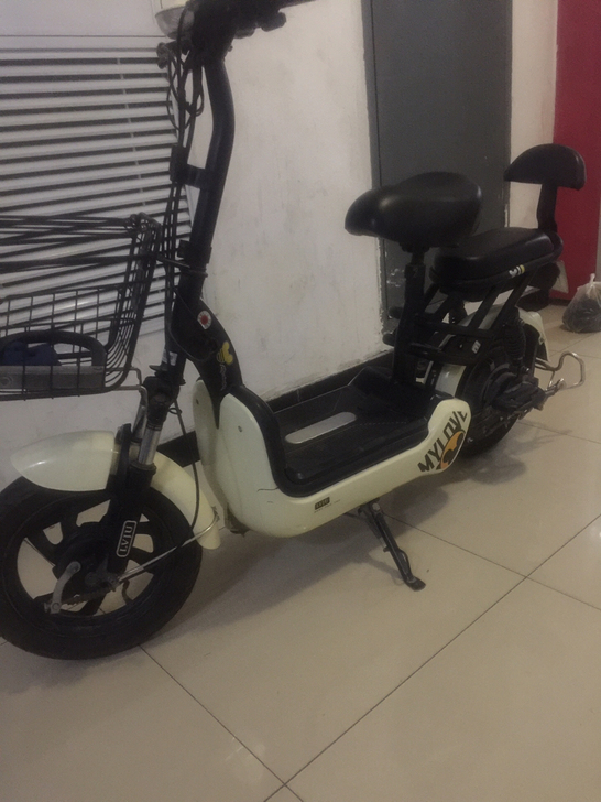 绿驹电动车，4812a，外观9新，车况全好...