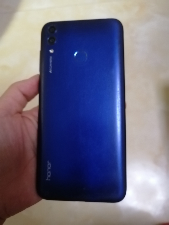 化为手荣耀8c  运存4+64，安卓版本8...