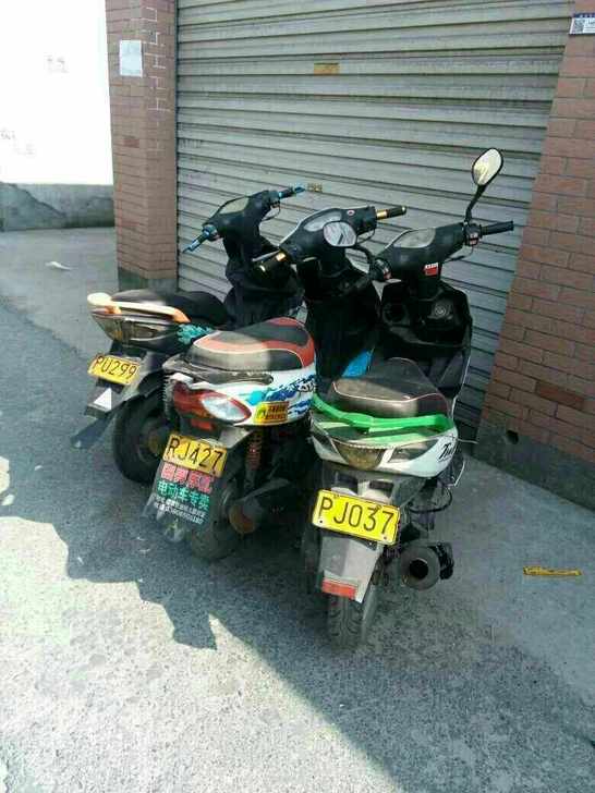 踏板摩托车