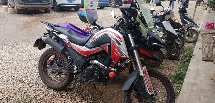 2017年落户鑫源250越野拉力摩托车，两...